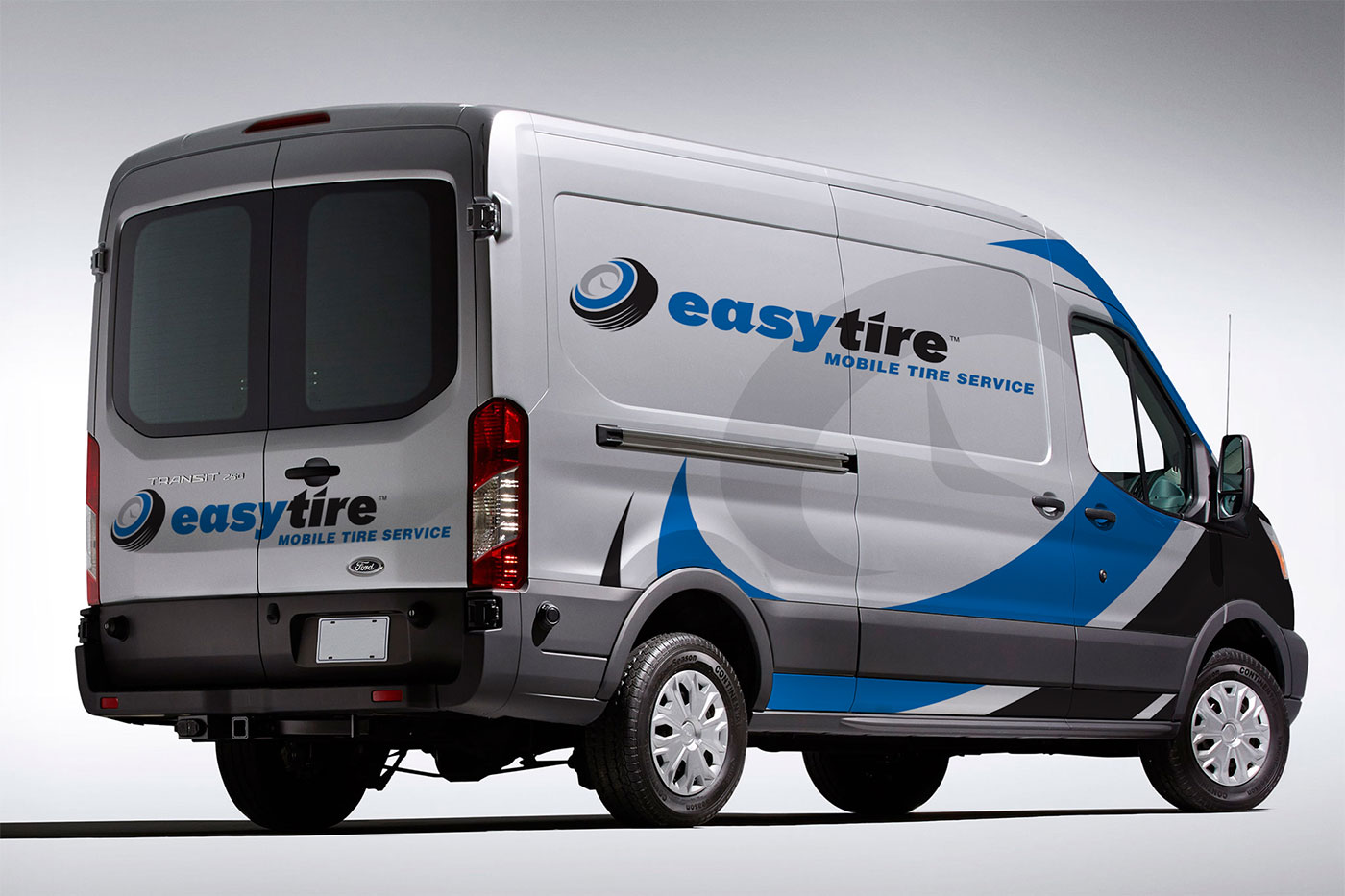 EasyTire - Logo Design - Car Wrap